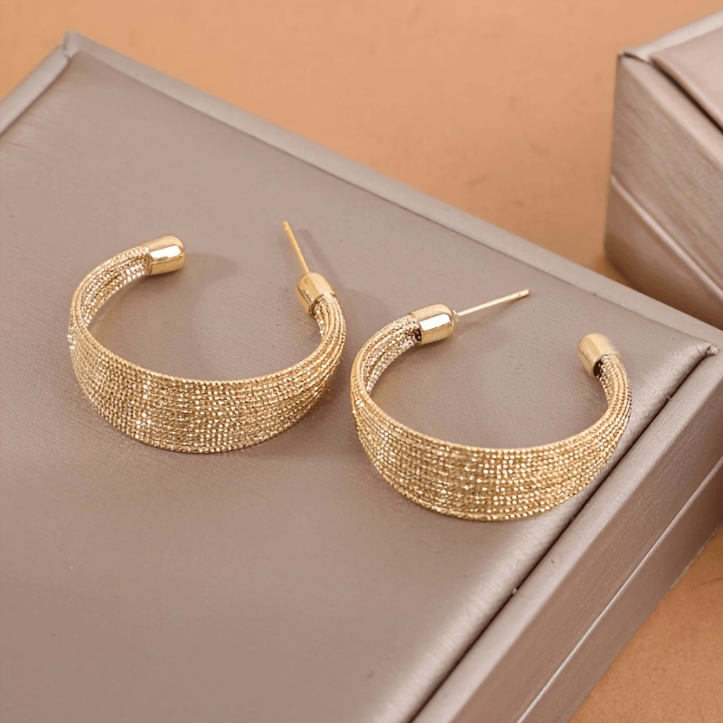 Women's Fashionable Light Luxury Metal Ear Ring, High-End Design